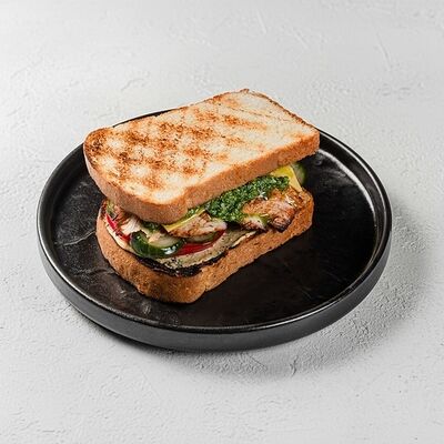 Сендвич с индейкой в Гриль-паб ЕрмолаевЪ по цене 615 ₽