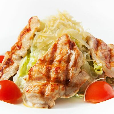 Салат Цезарь в Фитнес меню по цене 495 ₽