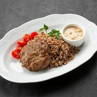 Домашняя котлета с гречей и грибным соусом в The Kitchen