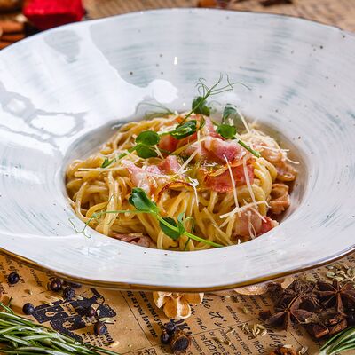 Паста Карбонара с поджаренным беконом в Столица по цене 750 ₽