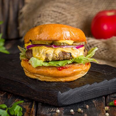 Чизбургер в Manny's Burger по цене 710 ₽