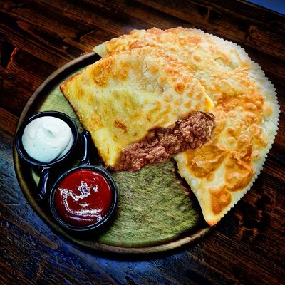 Чебурек с мраморной говядиной в Pro чебуреки по цене 200 ₽