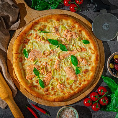 Пицца с лососем в Поляна по цене 1300 ₽