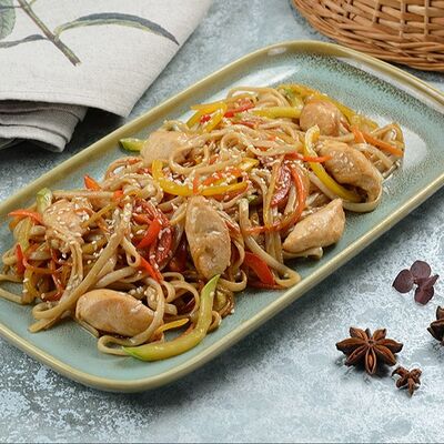 Вок с курицей в Кафе уют по цене 480 ₽