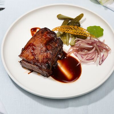 Свиные ребрышки в соусе кассисв Замок Двин по цене 1410 ₽