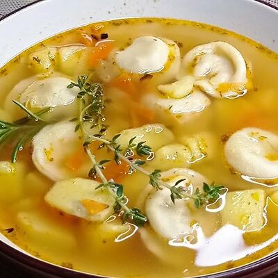 Пельмени с бульоном в Чайхона Вадуд по цене 450 ₽