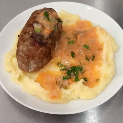 Котлета домашняя с картофельным пюре в Пельменная №1 по цене 350 ₽