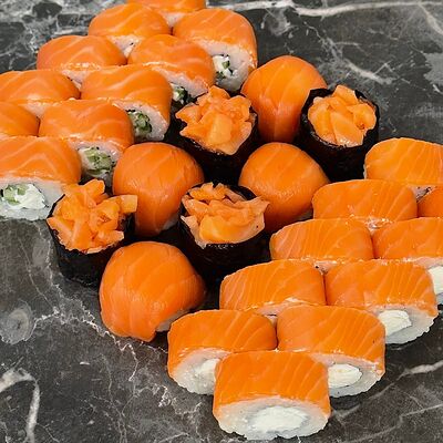 Сет Праздник в Snail Суши по цене 2200 ₽