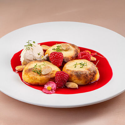 Сырники со сметаной в М2 Органик Клуб Патриаршие по цене 690 ₽