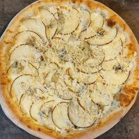 Сырная груша в Atomic pizza