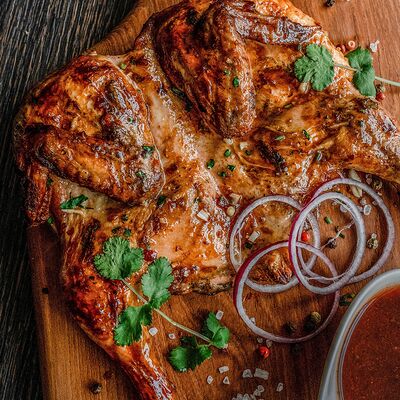 Цыпленок Тапака (корнишон) с соусом ткемали в Чо? Капчо! по цене 745