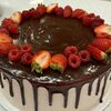 Торт клубника-бананв Mosdesserts по цене 7500
