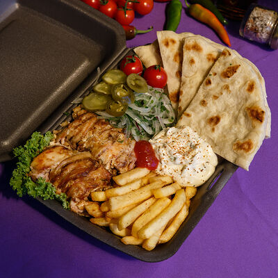 Гирос на тарелке в Bliss Food по цене 690 ₽