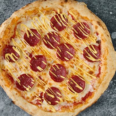 Пицца Сырная с колбасой в To Go Food по цене 449 ₽