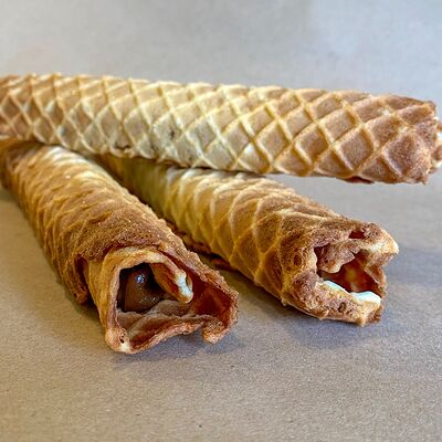 Вафельная трубочка с вареной сгущенкой в Пышки по цене 179 ₽