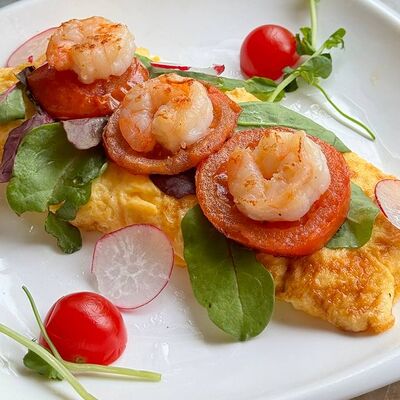 Омлет с креветками в Легенда по цене 730 ₽