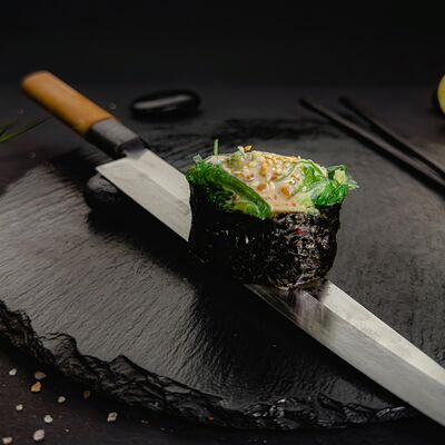 Гункан с чукой 1 шт в Ёжкин ролл по цене 199 ₽