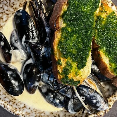 Мидии в сливочном соусе с сыром пармезанв Суши-бар Якудза по цене 1380 ₽