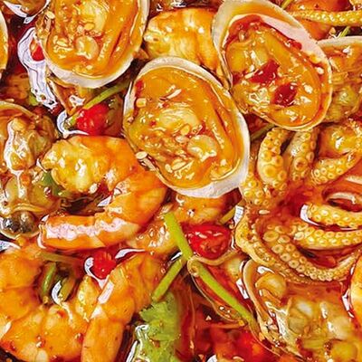 А9 Салат с морепродуктами 老汁海鲜 в Charlie tea по цене 1100 ₽