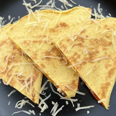 Кесадилья с курицей в Блинвуд по цене 500 ₽