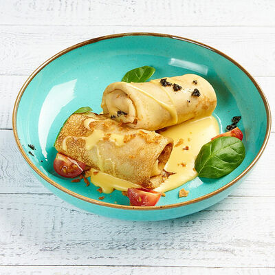 Блины с индейкой, грибами и сырным соусом в АндерСон по цене 560 ₽