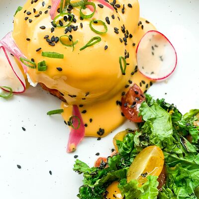 Яйцо пашот на дранике из батата в Сойка напела по цене 620 ₽