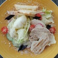 Цезарь с курицей в Impasta Cafe