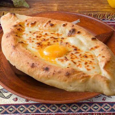 Хачапури по-аджарски в Дом вкуса по цене 725 ₽