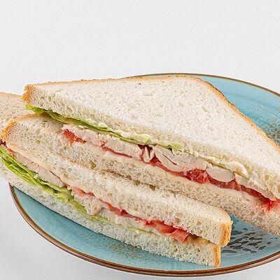 Сэндвич с курицей в Вилка Ложка по цене 243 ₽