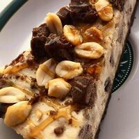 Чизкейк карамельный с арахисом в Зачёт пицца & бургеры