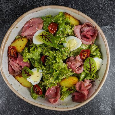 Салат с ростбифом и картофелем в Dimcoffee по цене 630 ₽