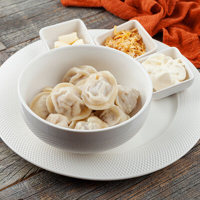 Пельмени Домашние с топлёным маслом и луком фри в Трапезная по цене 610 ₽