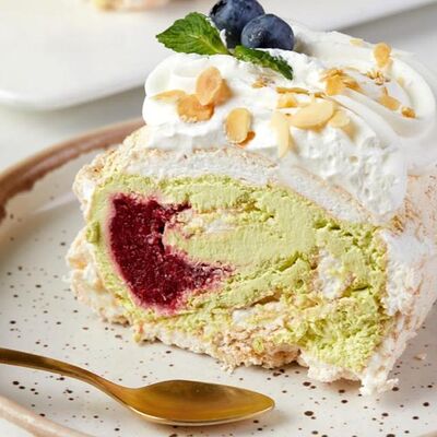 Меренговый рулет в Поль Бейкери по цене 648 ₽