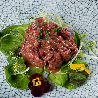 Тартар из говядины из-под ножа в Christian по цене 2280 ₽