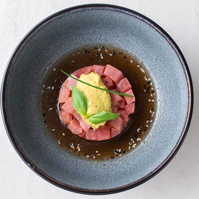 Тартар из тунца с мятым авокадо в Березка по цене 29 р.