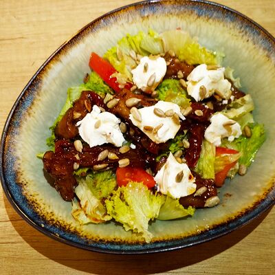 Салат с хрустящими баклажанами в Papa Hop по цене 430 ₽