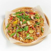 Жареный рис с овощами в Pho Me