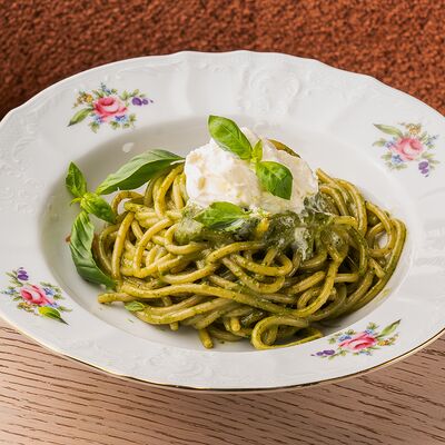 Спагетти со страчателлой и соусом пестов 12 cafe по цене 510 ₽
