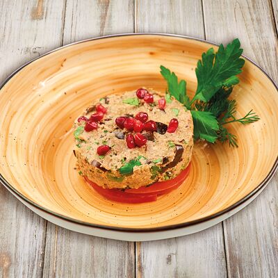Салат из печеных баклажанов с томатами и грецким орехом в Деда хинкали по цене 460 ₽