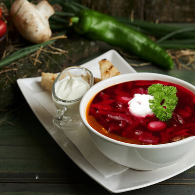 Борщ Домашний с говядиной в Кафе Элена по цене 390 ₽