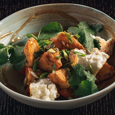 Салат с баклажанами и адыгейским сыромв Harats по цене 480 ₽