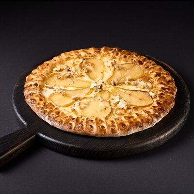 Открытый хачапури с грушей и голубым сыромв ЛАЛИКО ГРУЗИНСКАЯ КУХНЯ по цене 1020 ₽