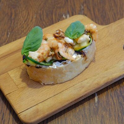 Брускетта с креветками и цукини в Помидорро по цене 385 ₽