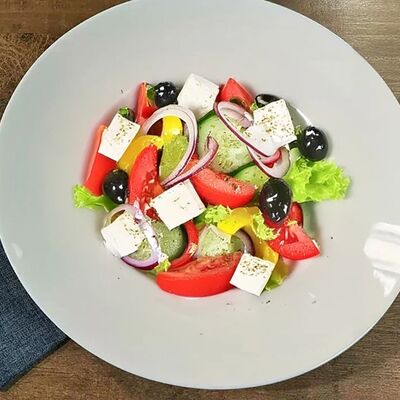 Салат Греческий в Luxury по цене 410 ₽