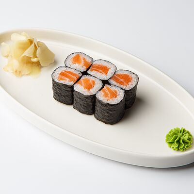 Ролл с лососемв Avo kitchen & bar по цене 600 ₽