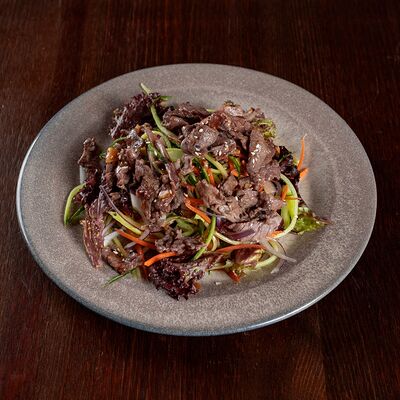 Салат с говядиной в Pho'n'Roll по цене 520 ₽