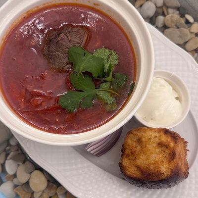 Сибирский борщ с говядиной в Острова по цене 450 ₽