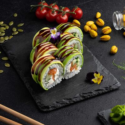 Сочное авокадо эксклюзив в Самурай SUSHI PREMIUM по цене 700 ₽