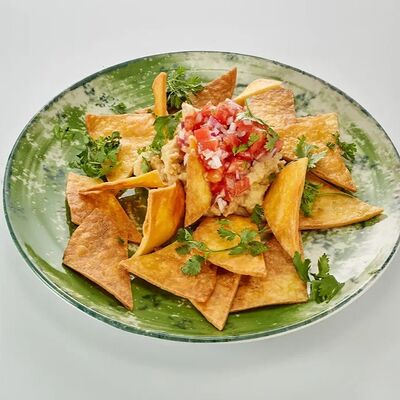 Начос с соусом гуакамоле в Gazon по цене 600 ₽