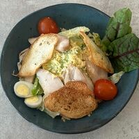Цезарь с курицей в Буфет царица